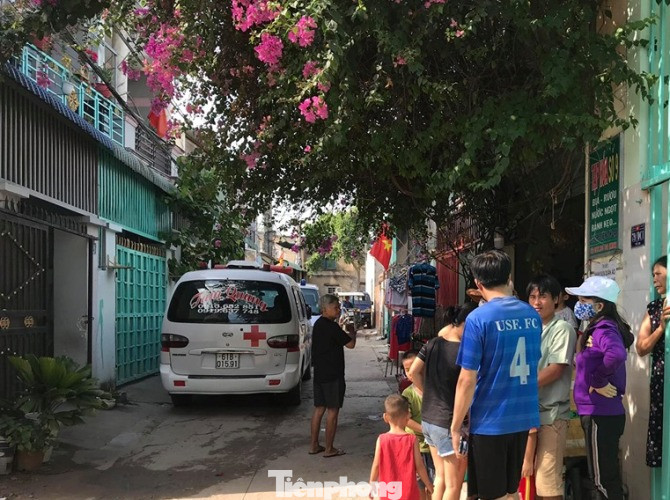 Chồng phát hiện vợ trong tư thế treo cổ sau khi lời qua tiếng lại ảnh 1