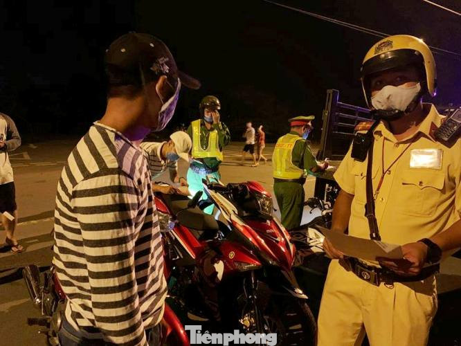 Tổ chức đua xe, hàng chục ‘quái xế’ bị vây bắt ảnh 3