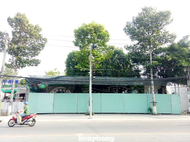 Bình Dương: Quán sá kín cổng, đường vẫn vắng sau 15 ngày cách ly xã hội ảnh 4