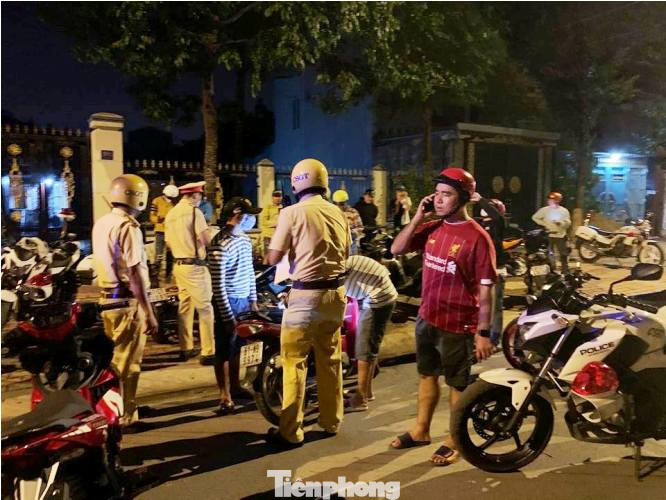 Tổ chức đua xe, hàng chục ‘quái xế’ bị vây bắt ảnh 2