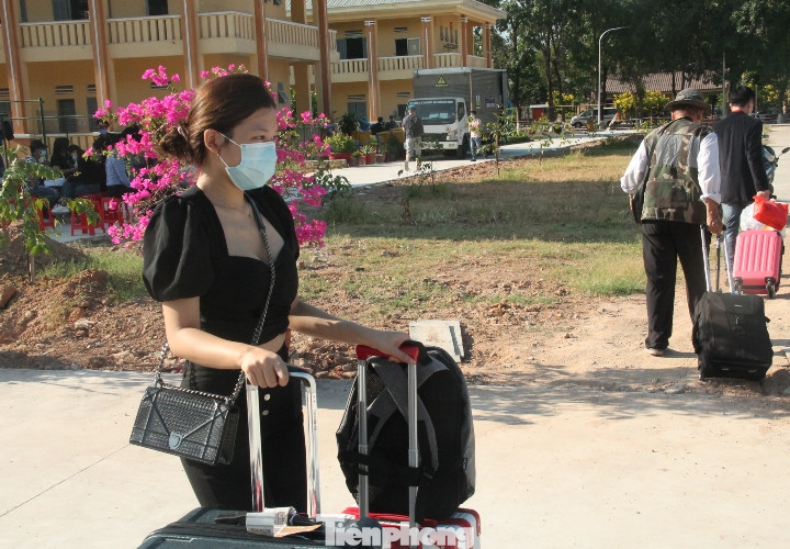 Rời nơi cách ly, cô gái Hàn Quốc nói ‘em lỡ yêu chú bộ đội mất rồi’ ảnh 6