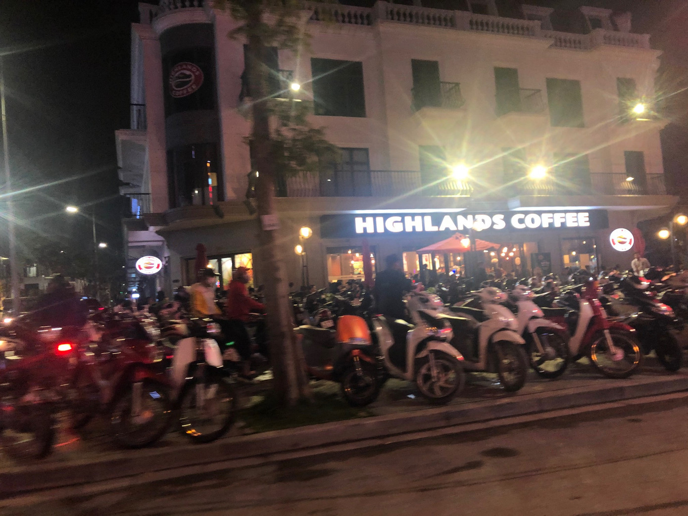 Ngược xuôi đêm giao thừa ở TP Thanh Hoá ảnh 8