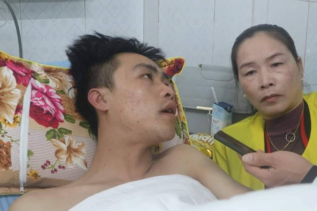 Vụ cháy 15 người thương vong: Cảnh sát nhường bình dưỡng khí cho nạn nhân ảnh 2