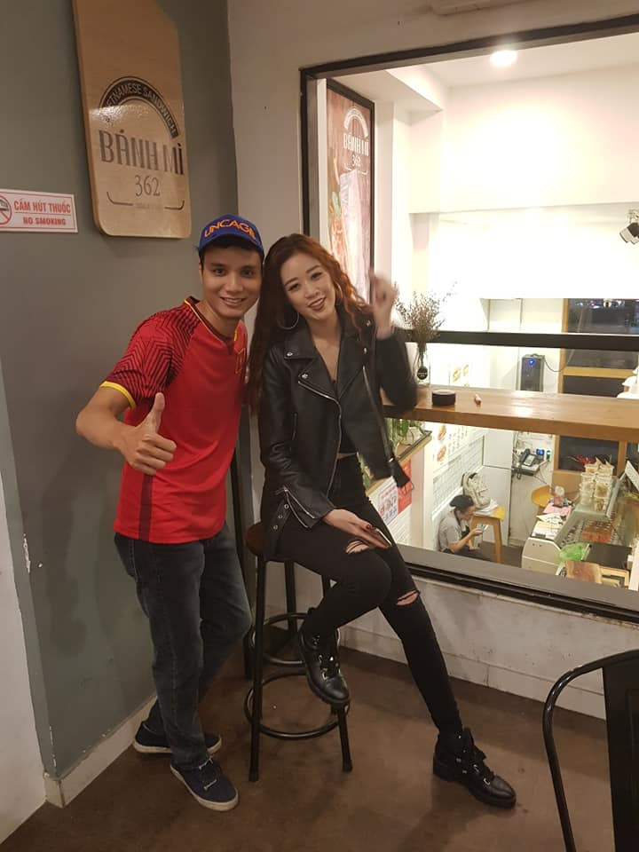 Tân Hoa hậu hoàn vũ Việt Nam Khánh Vân cuồng nhiệt với bóng đá ảnh 2