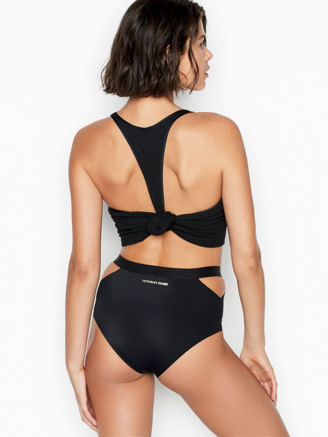 Siêu mẫu 9x bán nude, đẹp hút hồn với nội y ảnh 9