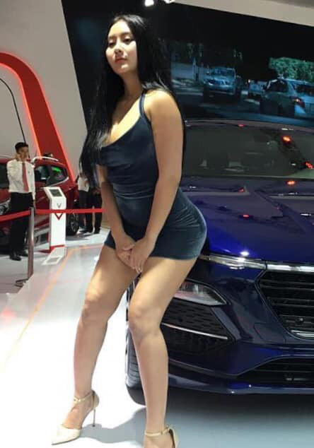 Người mẫu tạo dáng phản cảm ở VMS 2019: BTC và hãng nói gì? ảnh 1