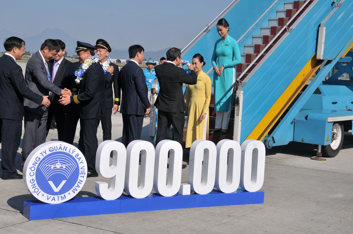 Chuyến bay thứ 900.000 trong năm 2019 hạ cánh xuống Nội Bài ảnh 3