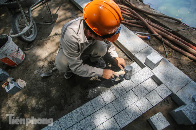 Vỉa hè Hồ Gươm có gì đặc biệt sau khi lát đá hoa cương? ảnh 12