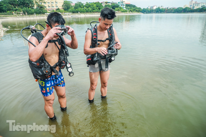 'Luyện binh tinh nhuệ' cứu nạn dưới nước ở hồ Linh Đàm ảnh 4