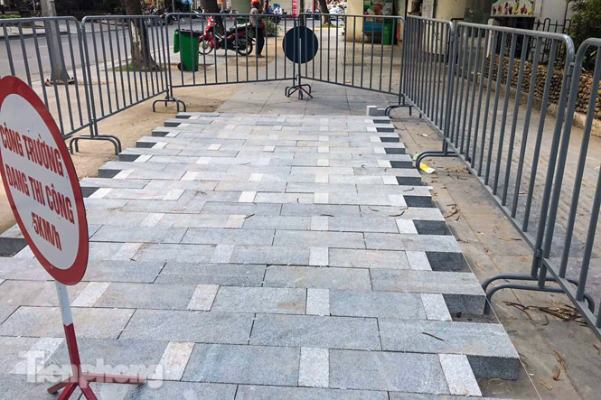 Vỉa hè Hồ Gươm có gì đặc biệt sau khi lát đá hoa cương? ảnh 16
