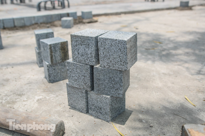 Vỉa hè Hồ Gươm có gì đặc biệt sau khi lát đá hoa cương? ảnh 9