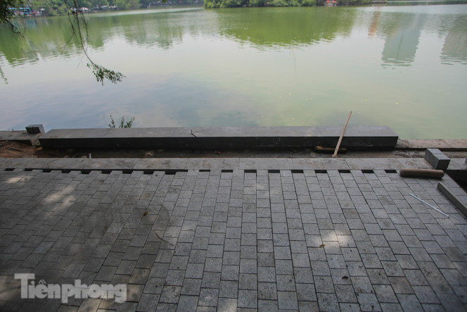 Vỉa hè Hồ Gươm có gì đặc biệt sau khi lát đá hoa cương? ảnh 6