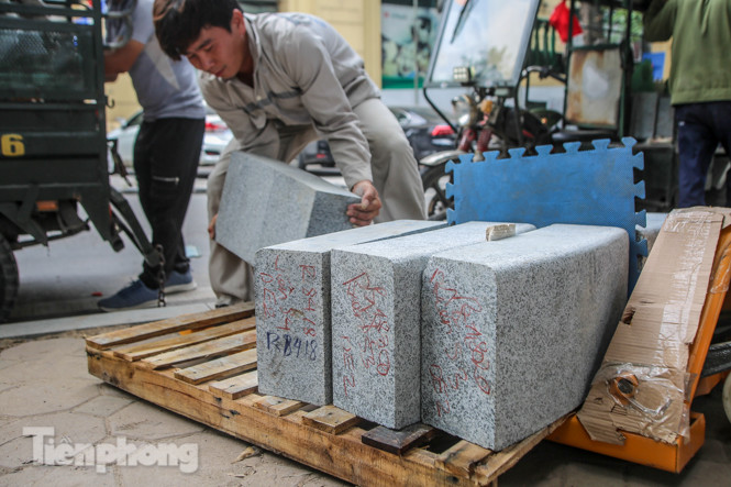 Vỉa hè Hồ Gươm có gì đặc biệt sau khi lát đá hoa cương? ảnh 14