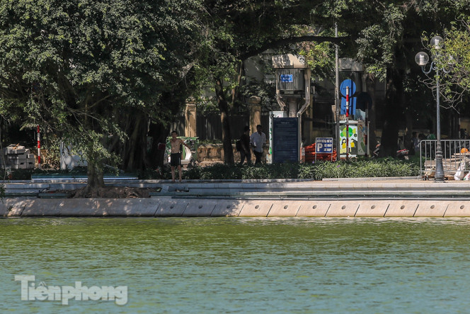 Diện mạo Hồ Gươm ra sao sau khi kè bê tông trường tồn, lát đá hoa cương? ảnh 2