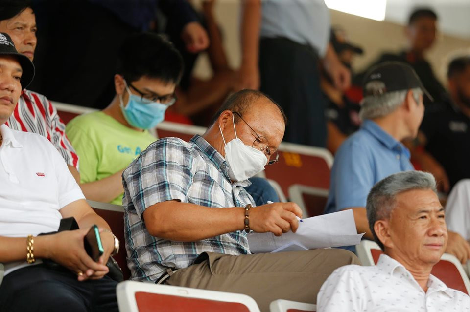 Thầy Park đeo khẩu trang, 'vi hành' sân Lạch Tray ngày V-League trở lại ảnh 8