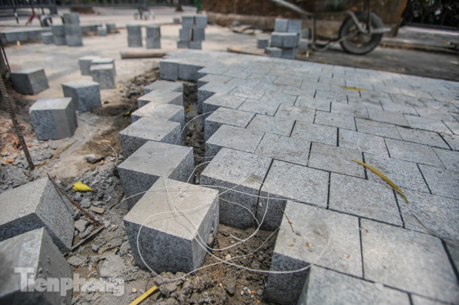 Vỉa hè Hồ Gươm có gì đặc biệt sau khi lát đá hoa cương? ảnh 8