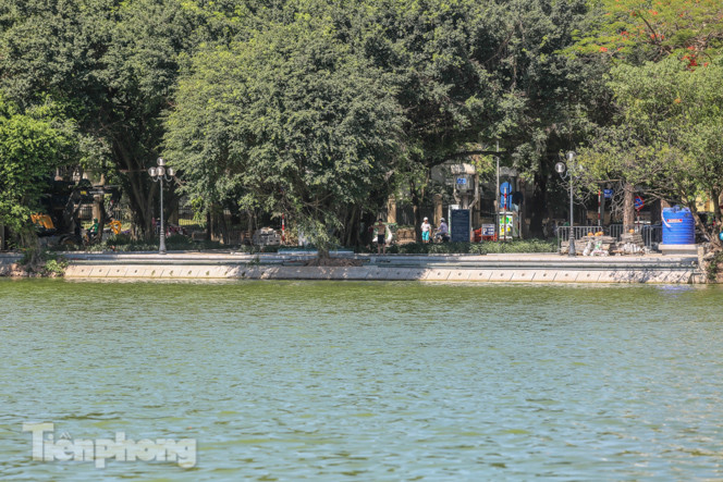 Diện mạo Hồ Gươm ra sao sau khi kè bê tông trường tồn, lát đá hoa cương? ảnh 1