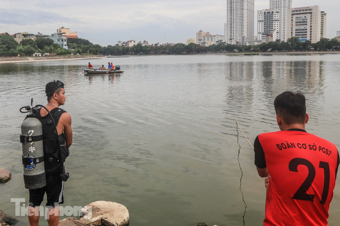 'Luyện binh tinh nhuệ' cứu nạn dưới nước ở hồ Linh Đàm ảnh 11
