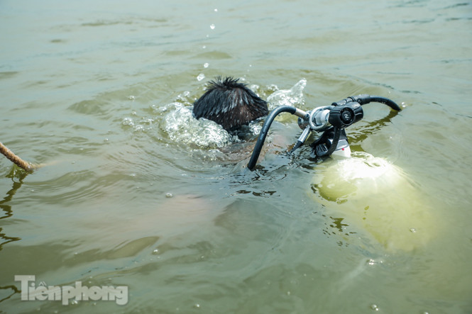 'Luyện binh tinh nhuệ' cứu nạn dưới nước ở hồ Linh Đàm ảnh 8