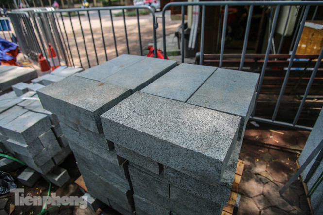 Vỉa hè Hồ Gươm có gì đặc biệt sau khi lát đá hoa cương? ảnh 15