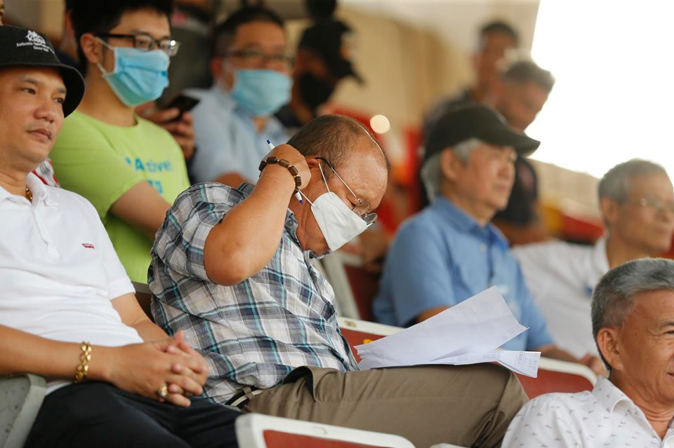 Thầy Park đeo khẩu trang, 'vi hành' sân Lạch Tray ngày V-League trở lại ảnh 9