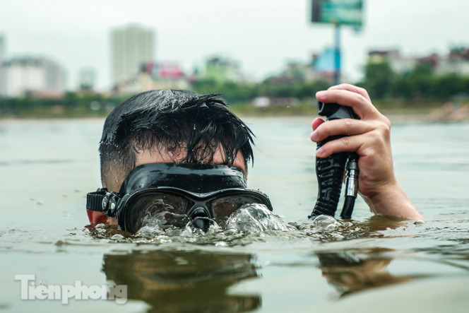 'Luyện binh tinh nhuệ' cứu nạn dưới nước ở hồ Linh Đàm ảnh 9