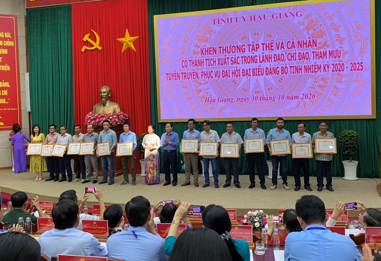 Bộ Chính trị chuẩn y Bí thư, Phó Bí thư Tỉnh ủy Hậu Giang ảnh 1