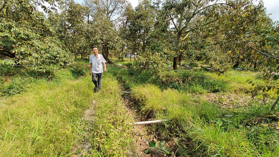 Bộ đội vận chuyển, tiếp tế nước giúp dân vùng hạn mặn ĐBSCL ảnh 1