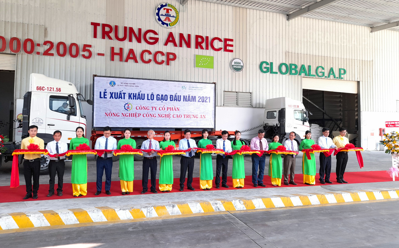 1.600 tấn gạo 'lên đường' sang Singapore và Malaysia ảnh 3