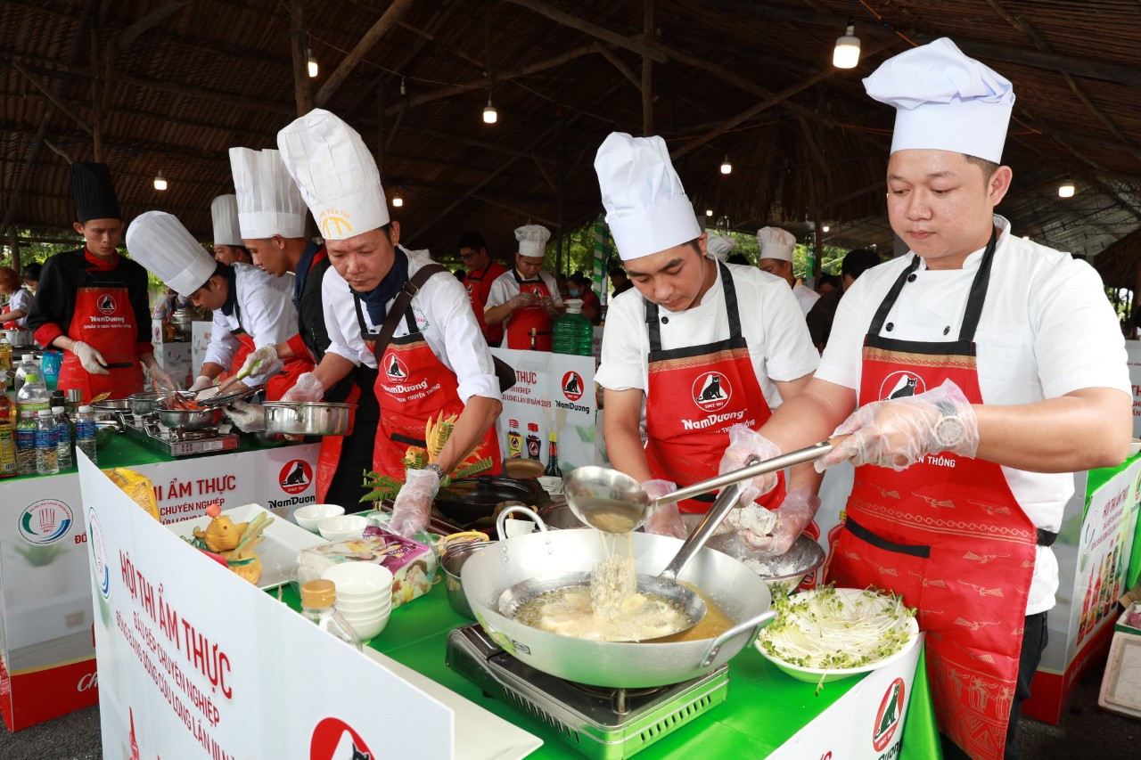 Chạy Marathon, trồng cây xanh ‘chống biến đổi khí hậu’ ảnh 8