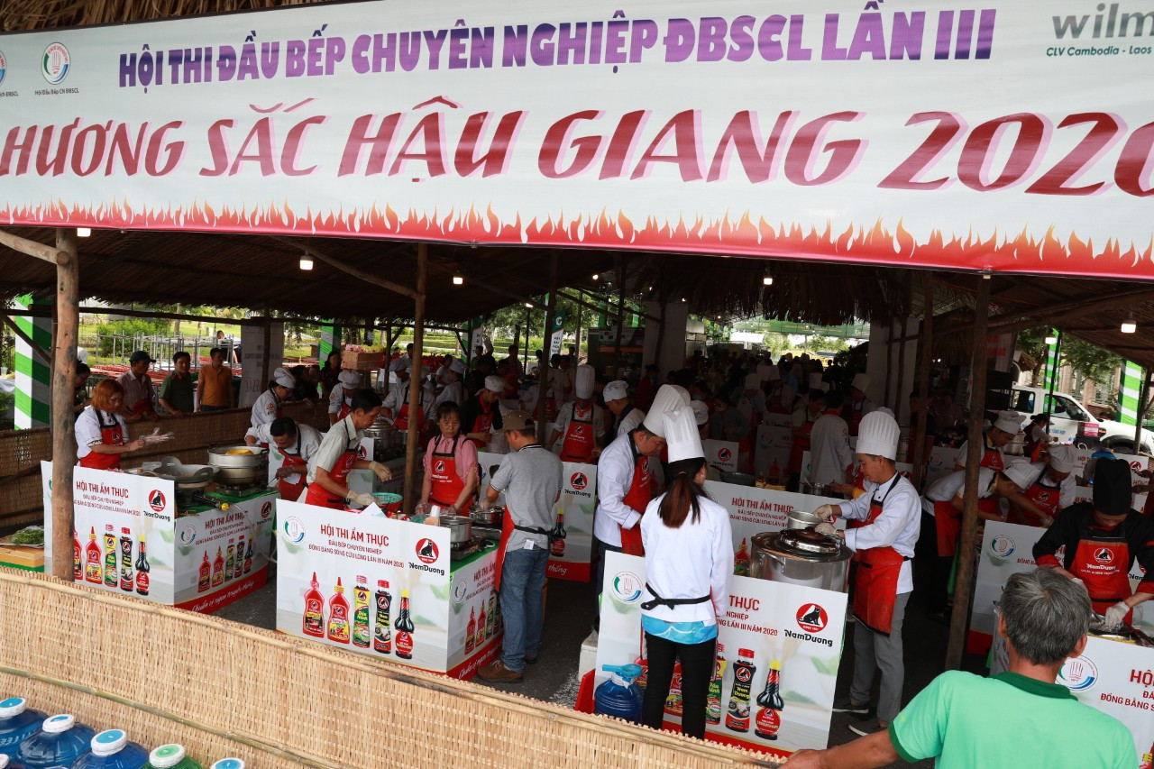 Chạy Marathon, trồng cây xanh ‘chống biến đổi khí hậu’ ảnh 10