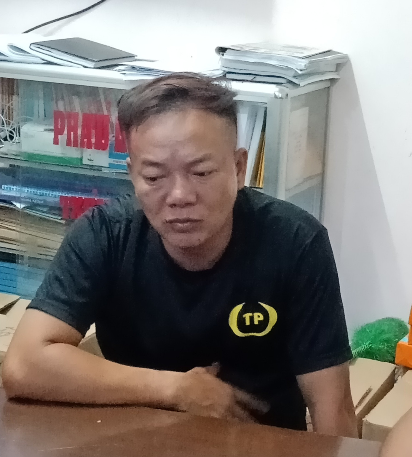 Đối tượng Lý Quốc Bảo. Bị bắt sau 19 năm trốn truy nã rồi lấy vợ, sinh con ảnh 1