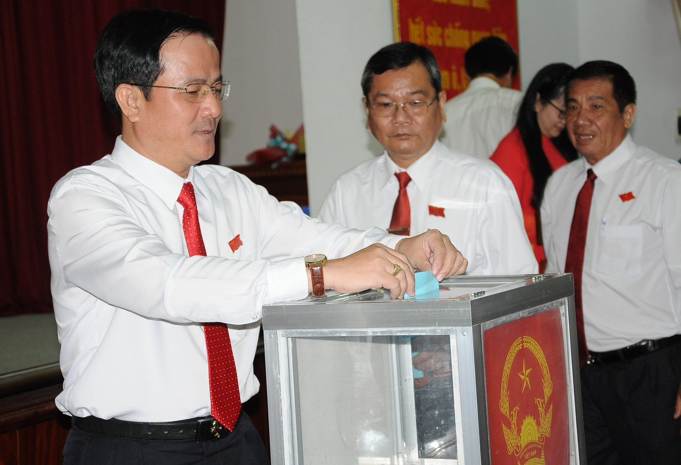 Ông Trần Văn Huyến làm Chủ tịch Ủy ban Bầu cử tỉnh Hậu Giang ảnh 1