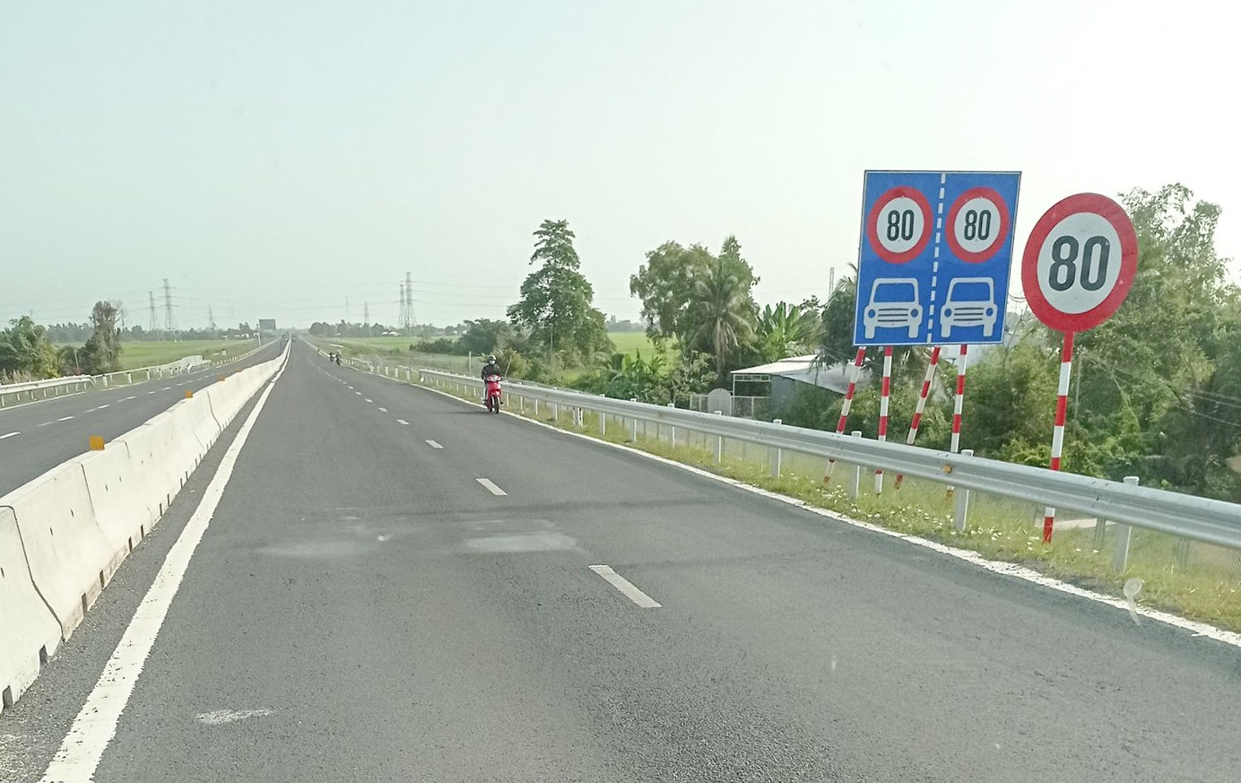 Xe máy ngang nhiên đi vào tuyến Lộ Tẻ - Rạch Sỏi dù không được phép ảnh 3