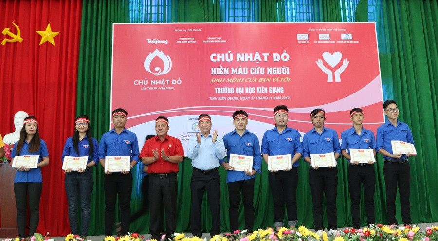 Chủ nhật Đỏ tại Kiên Giang: Những tấm lòng nhân ái sẽ ngày càng nhân rộng ảnh 9