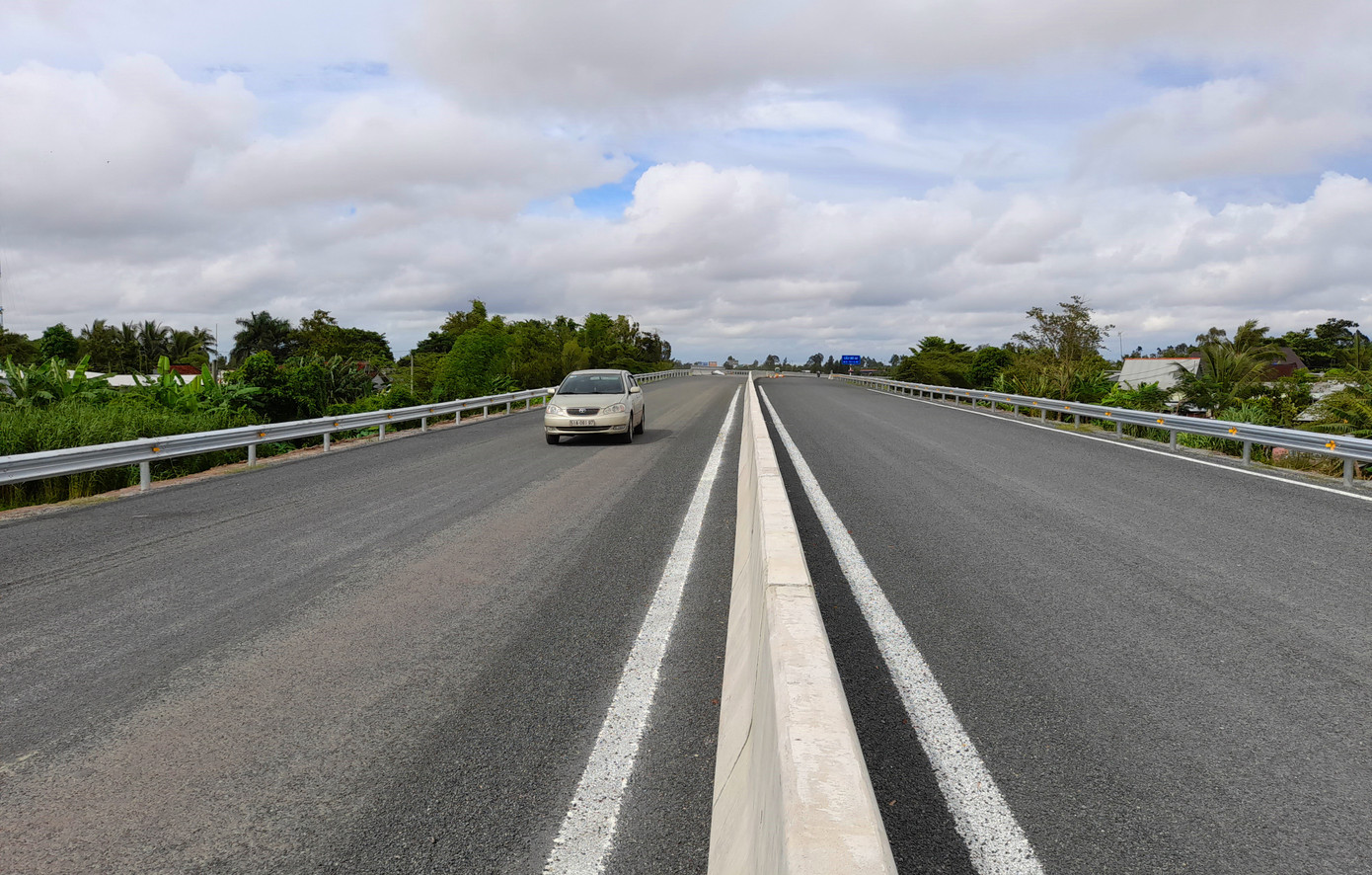 Xe máy ngang nhiên đi vào tuyến Lộ Tẻ - Rạch Sỏi dù không được phép ảnh 4