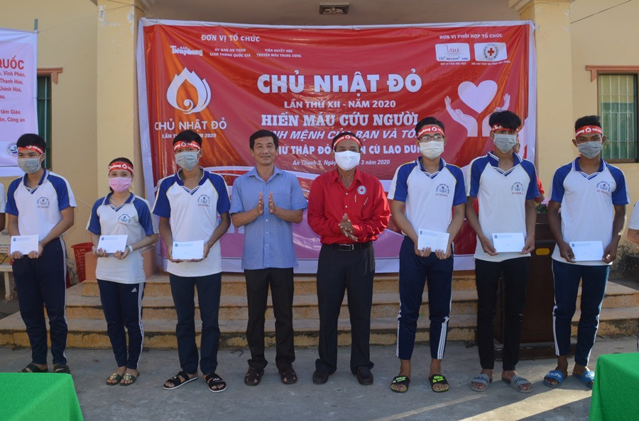 Chủ nhật Đỏ ở Cù Lao Dung ảnh 8