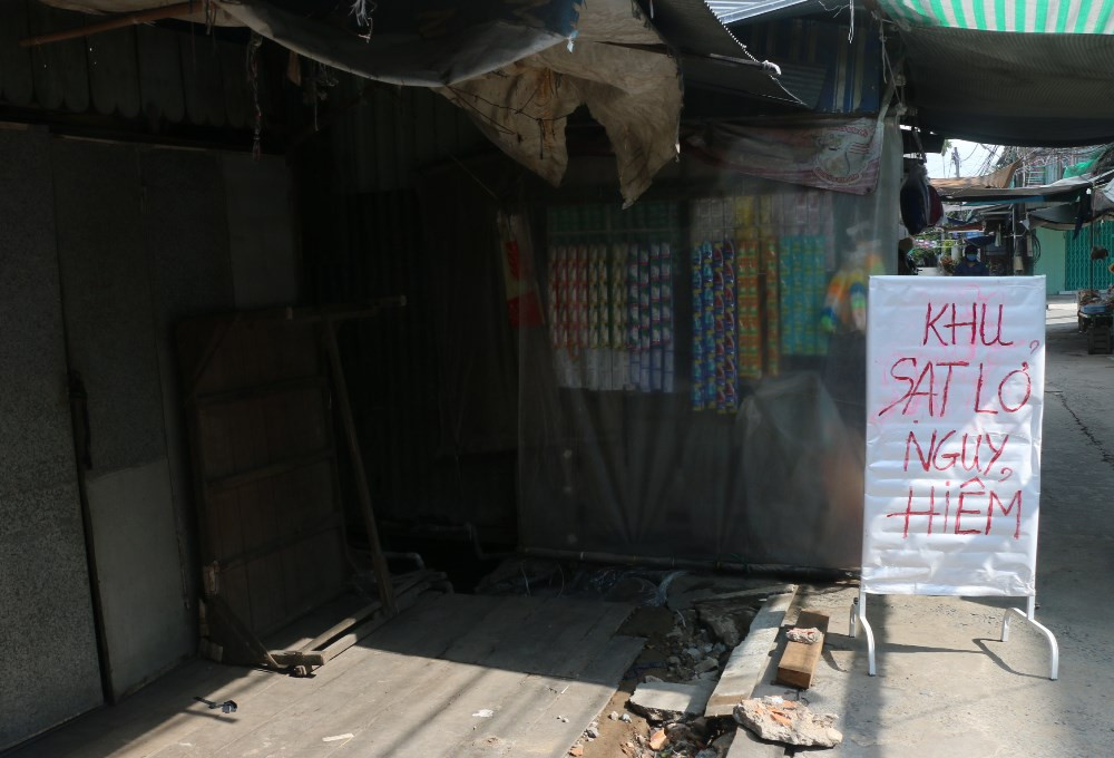 Nguy cơ sạt lở bờ kênh Cái Sắn đe dọa hàng chục hộ dân ảnh 1