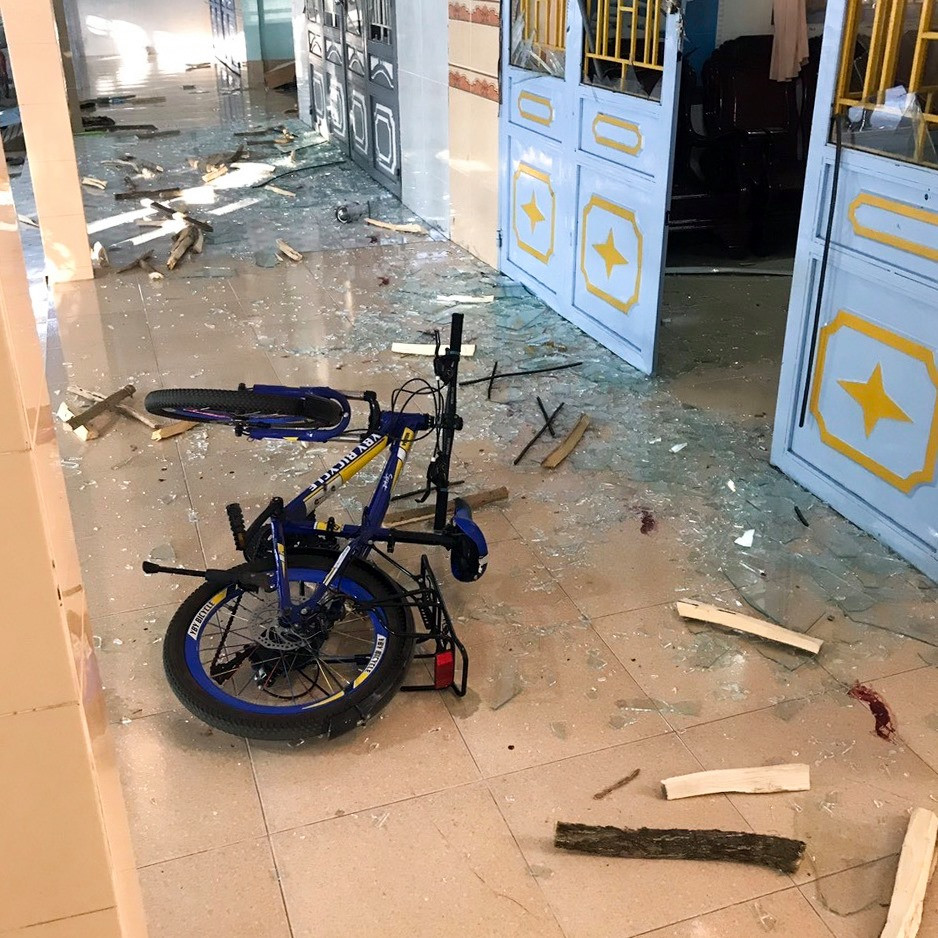 Bắt 5 đối tượng xông vào nhà dân đập phá, chém 2 người trọng thương ảnh 1