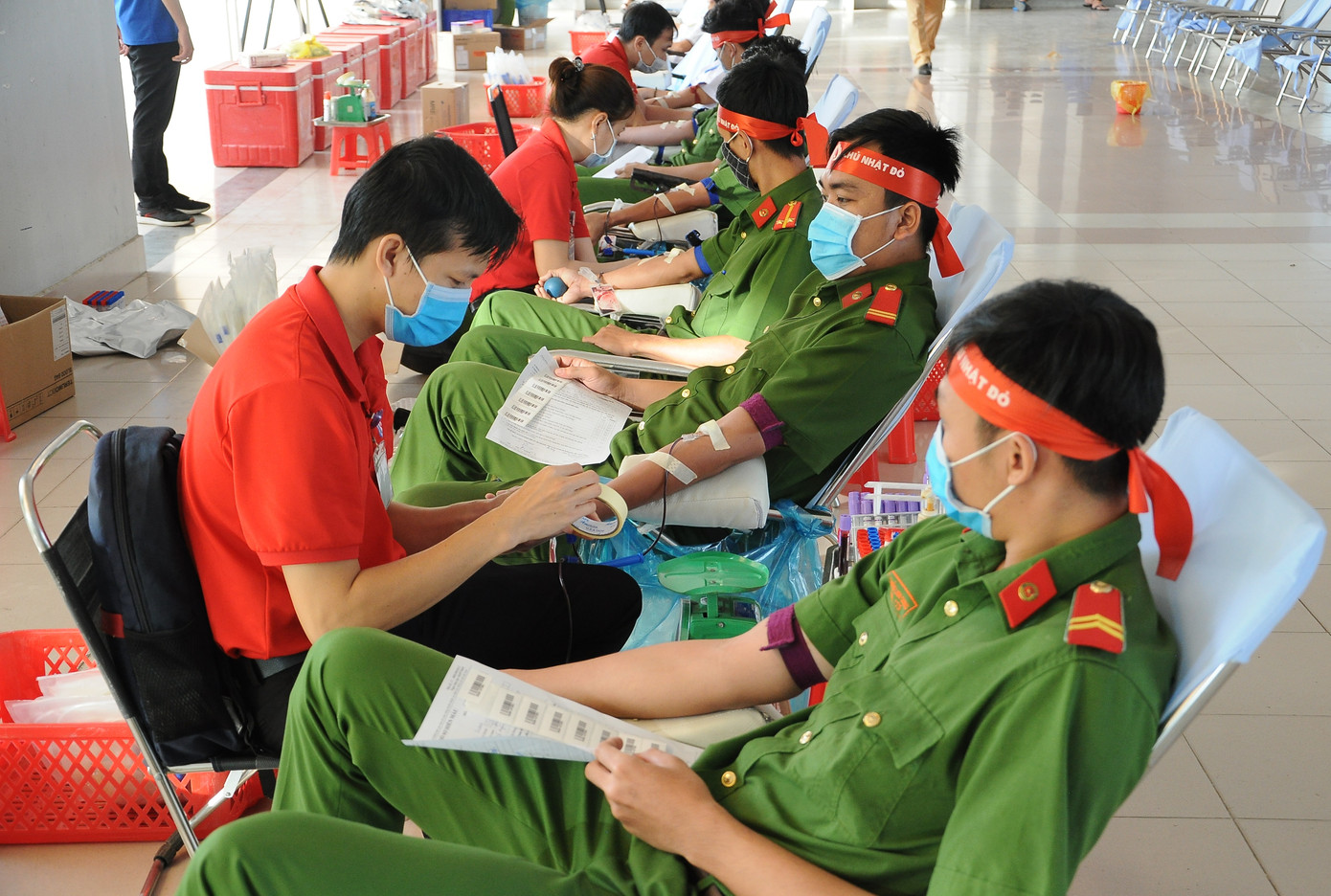 Mỗi giọt máu sẻ chia, một hành động cao cả ảnh 2