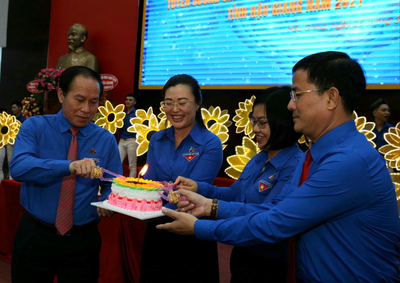 Tỉnh đoàn Nghệ An, Sóc Trăng, Hậu Giang kỷ niệm 90 năm ngày thành lập Đoàn ảnh 14