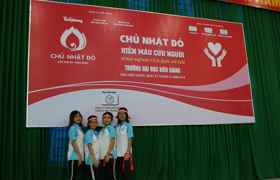 Hàng trăm bạn trẻ hào hứng tham gia Chủ nhật Đỏ tại Kiên Giang ảnh 2