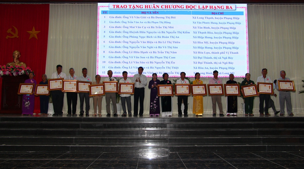 Hậu Giang truy tặng danh hiệu cho 14 Mẹ Việt Nam Anh hùng ảnh 2