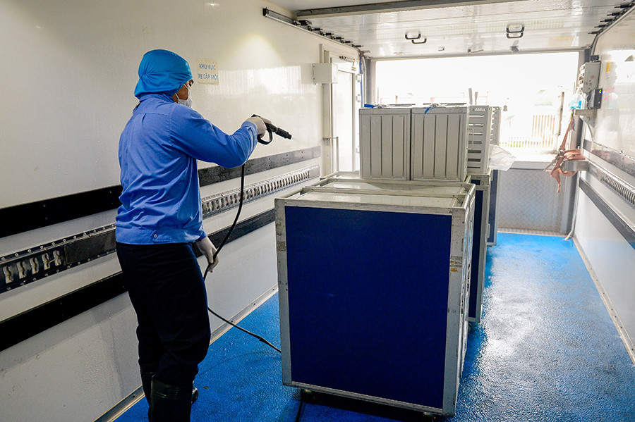 Hàng không Việt đầu tiên xịt khử trùng toàn bộ hành khách phòng dịch Covid-19 ảnh 7