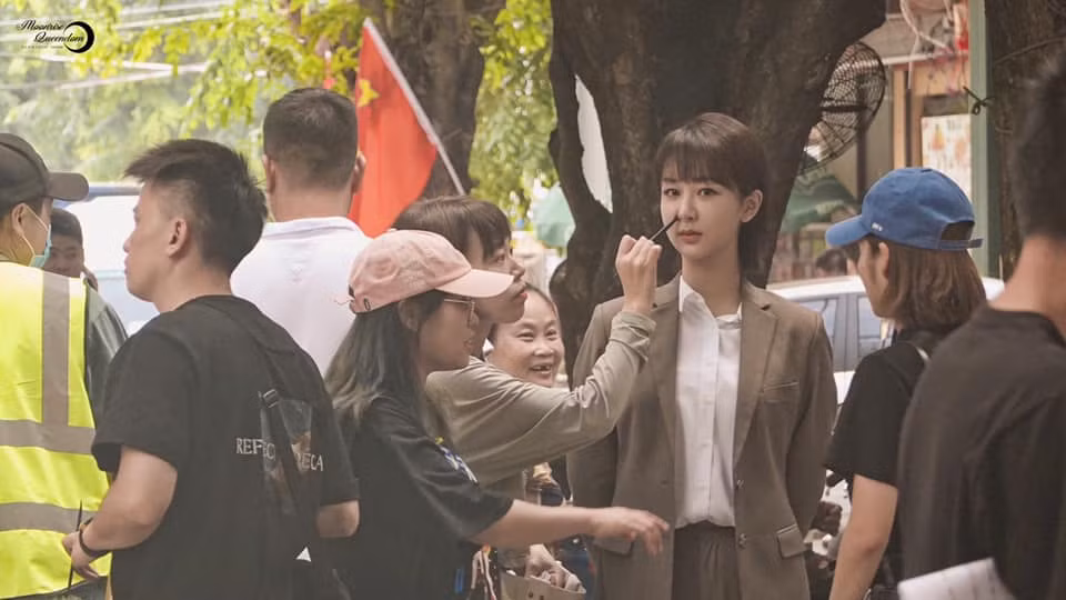 “Nữ bác sĩ tâm lý“: Loạt ảnh hậu trường của Dương Tử lên hot search với nhan sắc gây bất ngờ ảnh 3