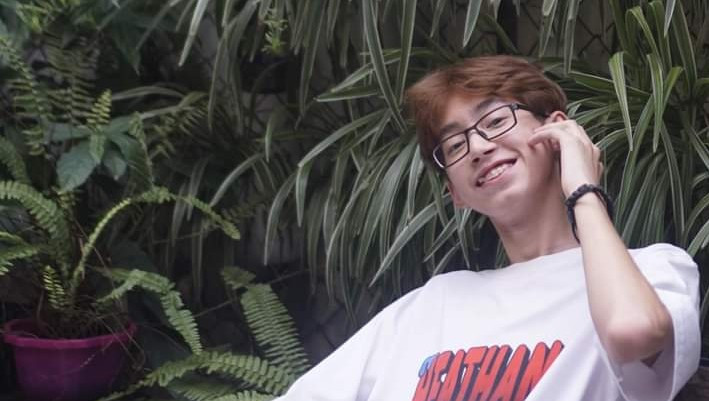 Chụp chung MC Diệp Chi (Đường lên đỉnh Olympia), nam sinh gây chú ý bởi vẻ ngoài điển trai ảnh 9