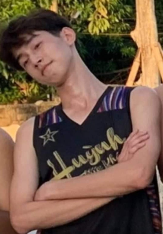 Chụp chung MC Diệp Chi (Đường lên đỉnh Olympia), nam sinh gây chú ý bởi vẻ ngoài điển trai ảnh 4