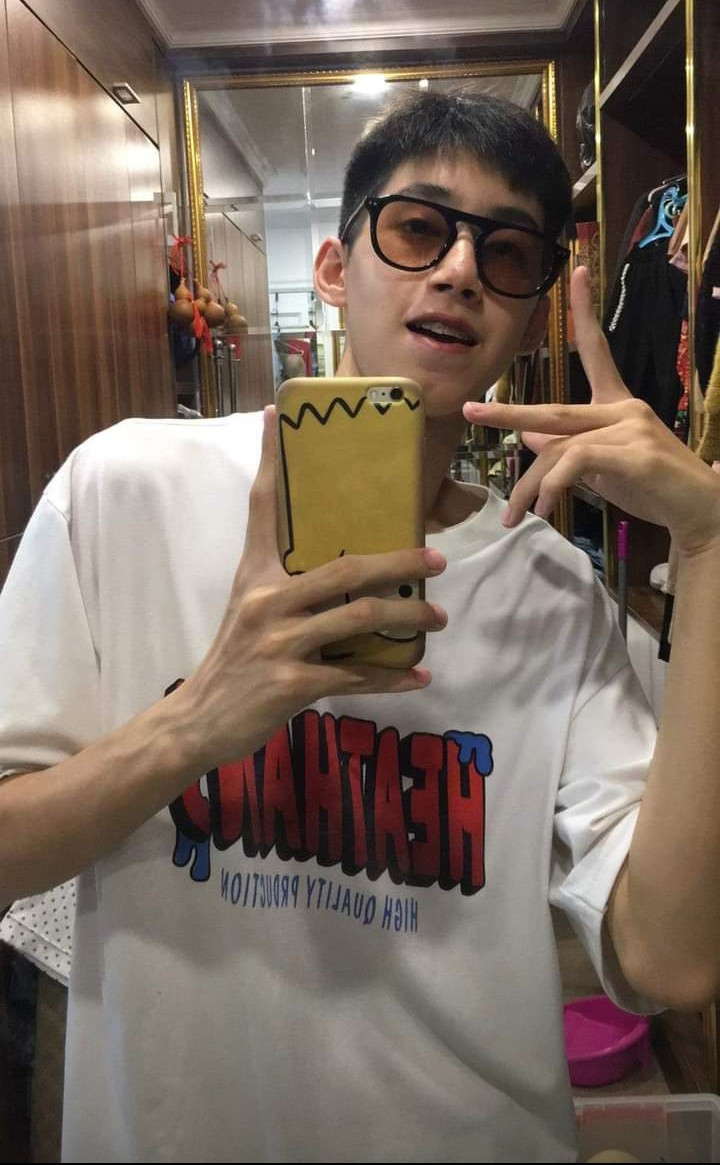 Chụp chung MC Diệp Chi (Đường lên đỉnh Olympia), nam sinh gây chú ý bởi vẻ ngoài điển trai ảnh 7