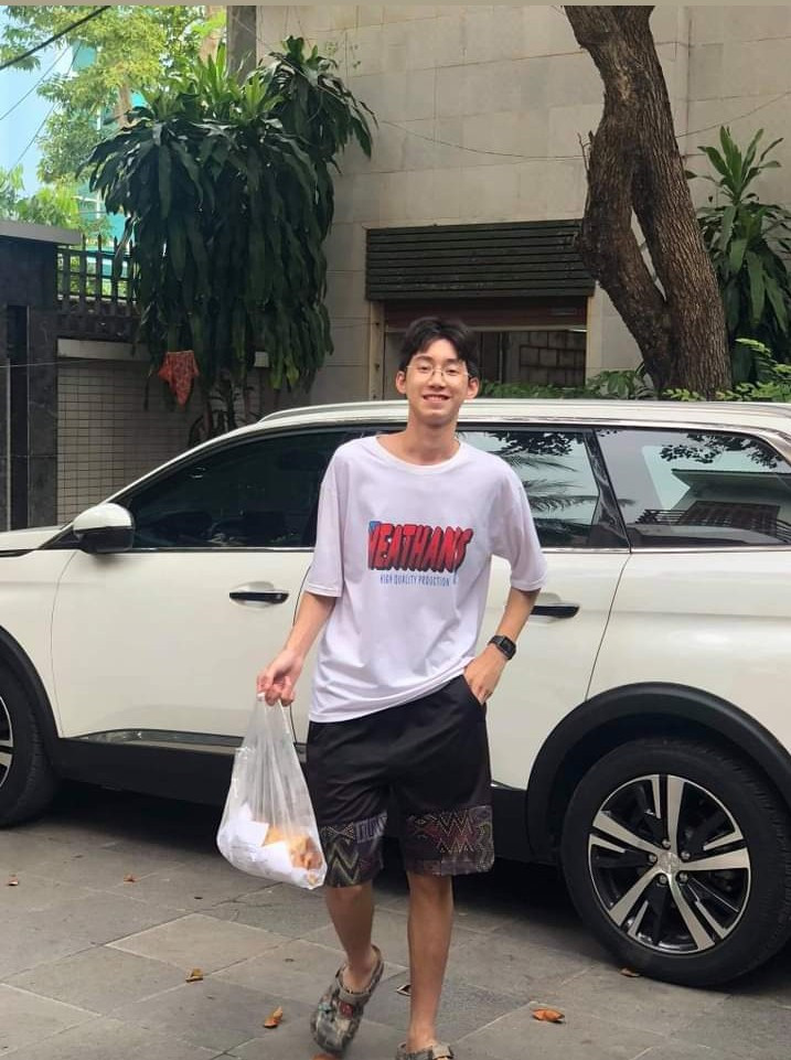 Chụp chung MC Diệp Chi (Đường lên đỉnh Olympia), nam sinh gây chú ý bởi vẻ ngoài điển trai ảnh 8