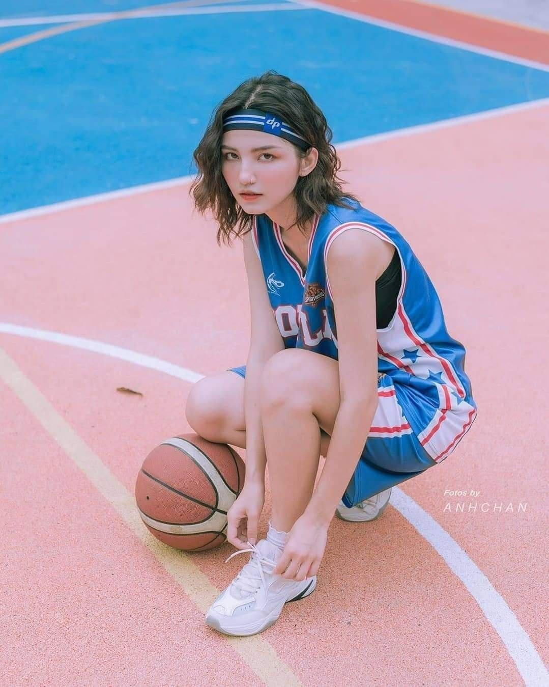 Nữ sinh gây sốt với bộ ảnh chơi bóng rổ sở hữu nét đẹp trong veo mà vẫn cool ngầu ảnh 4